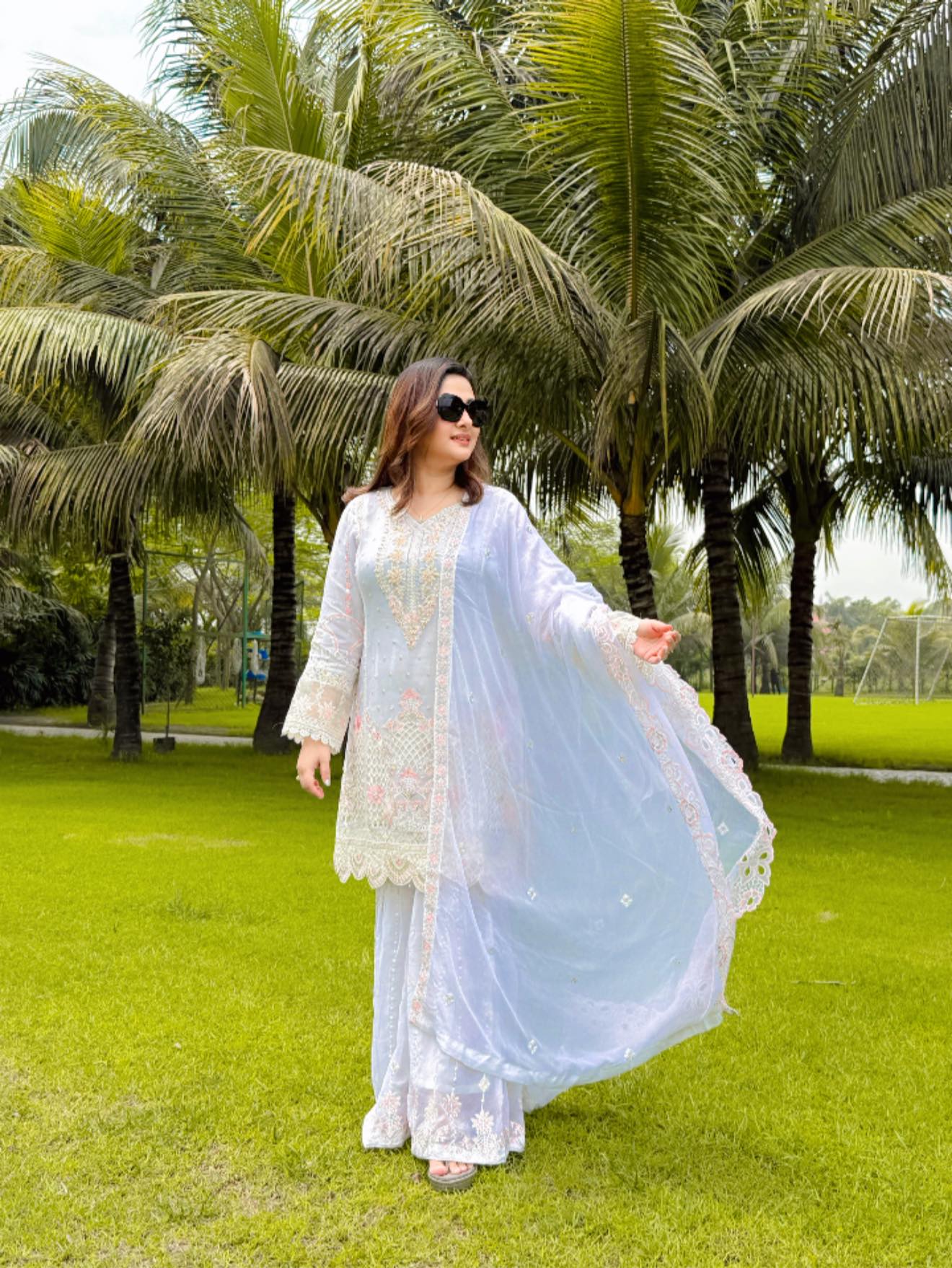 সাদায় মুগ্ধতা ছড়াচ্ছেন পূর্ণিমা