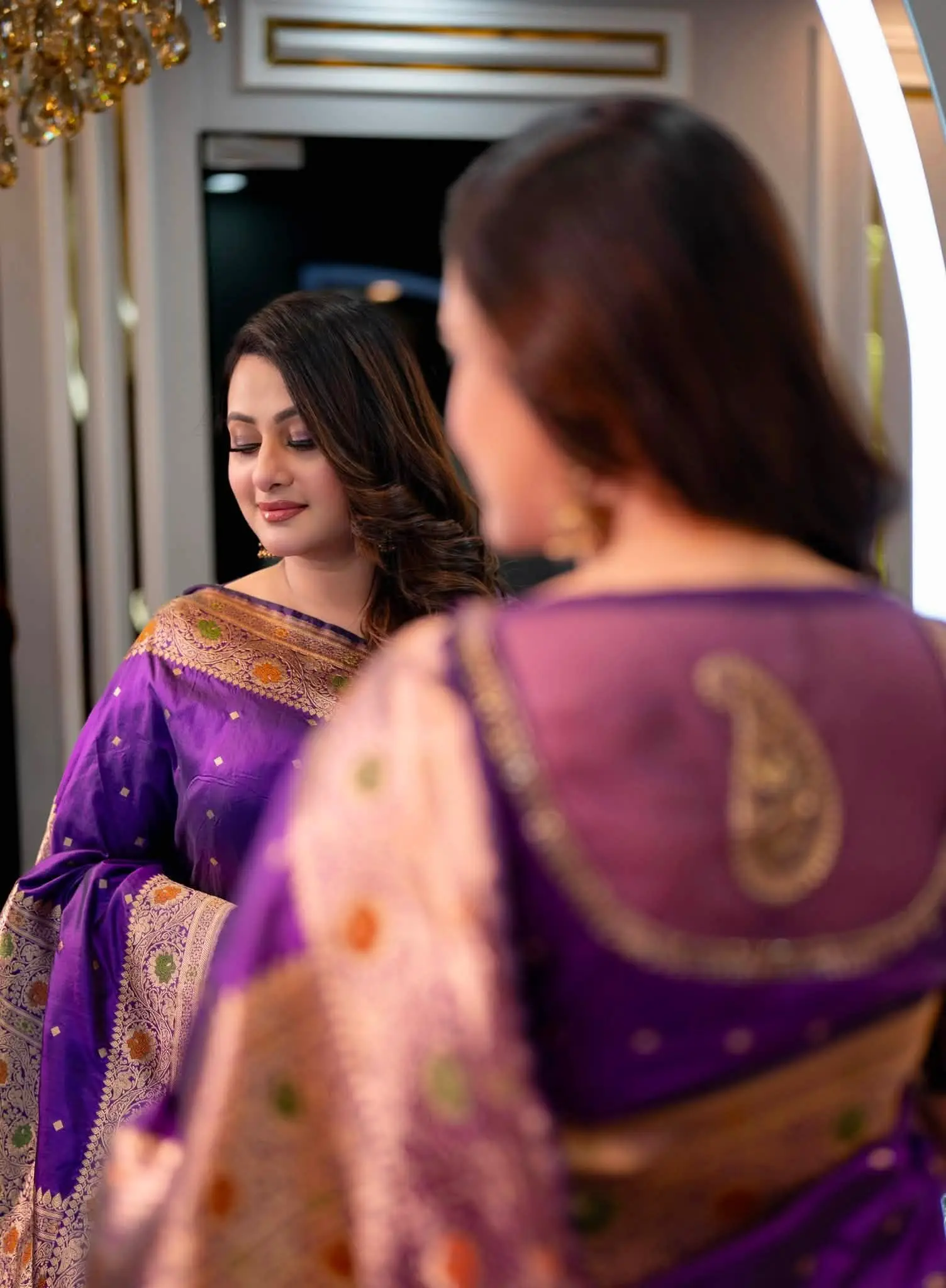 বেগুনি শাড়ির রাজকীয় সাজে মায়াবী পূর্ণিমা