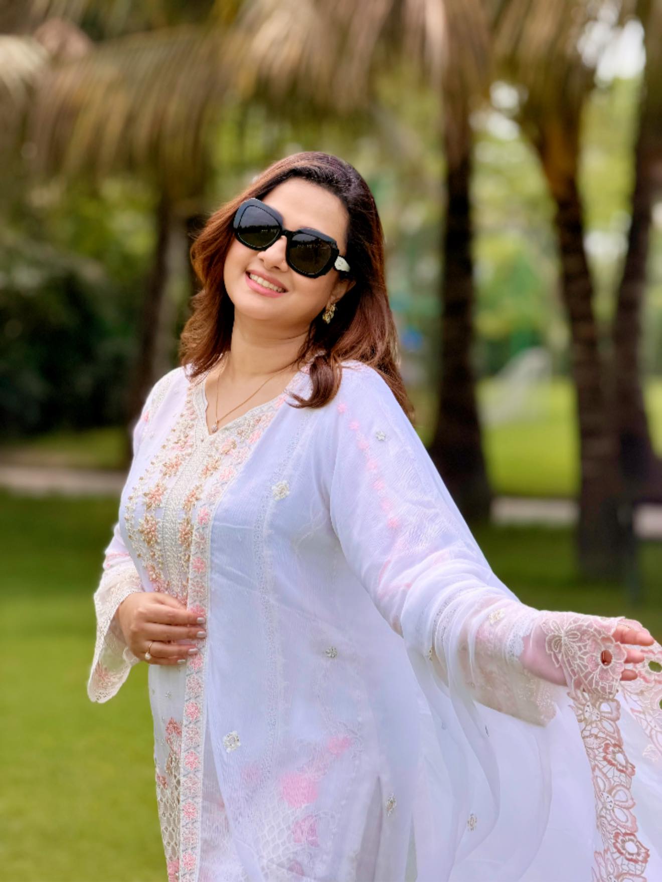সাদায় মুগ্ধতা ছড়াচ্ছেন পূর্ণিমা
