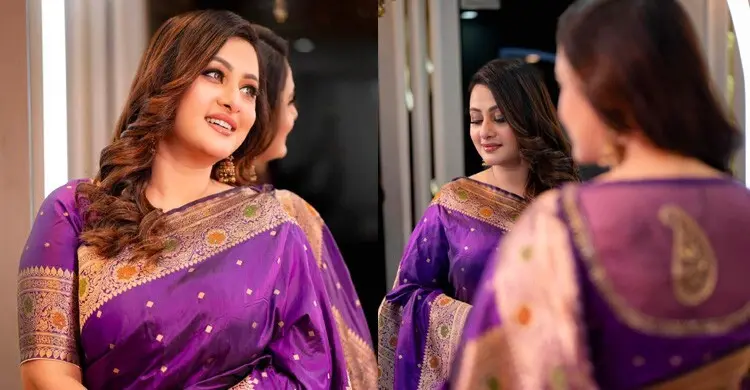 বেগুনি শাড়ির রাজকীয় সাজে মায়াবী পূর্ণিমা