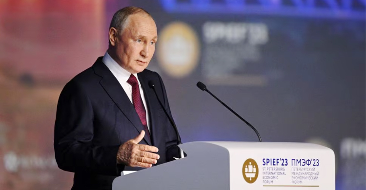 Putin confirms first nuclear weapons moved to Belarus