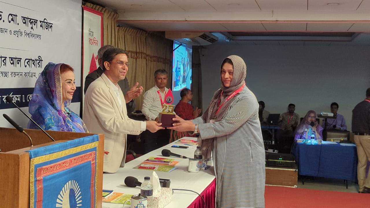 &lsquo;রক্তদানের প্রতিদান মানুষের পক্ষে দেওয়া সম্ভব নয়&rsquo;