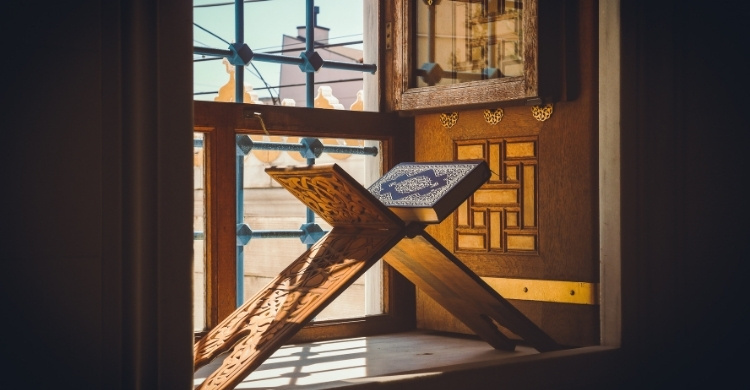 লোভ ও পরচর্চার ব্যাপারে কোরআনের হুঁশিয়ারি