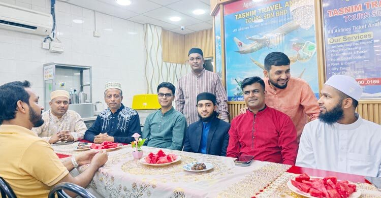 কোরআনের পাখি আবু রায়হানকে নিয়ে মালয়েশিয়ায় ইফতার আয়োজন