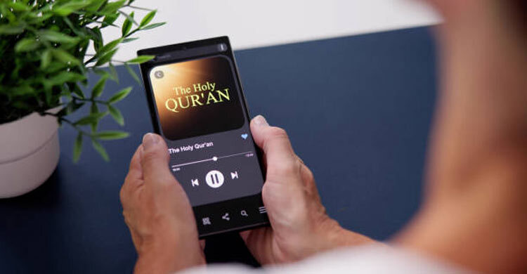 মোবাইলে কোরআন শুনলে কি সিজদা ওয়াজিব হয়?
