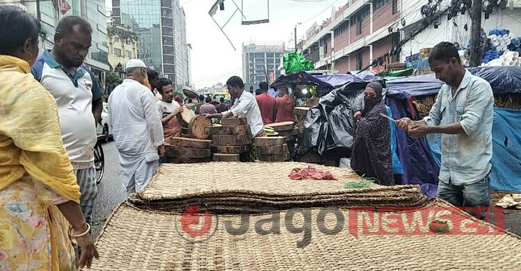 কোরবানির আগে রাজধানীতে হোগলা-খাইট্টার বেচাকেনায় ধুম