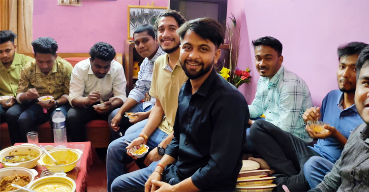 পাহাড়ে বইছে বিজুর আমেজ