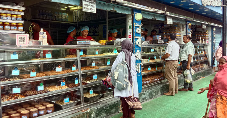 রাজশাহীতে মিষ্টির দোকানে বাড়তি প্রস্তুতি