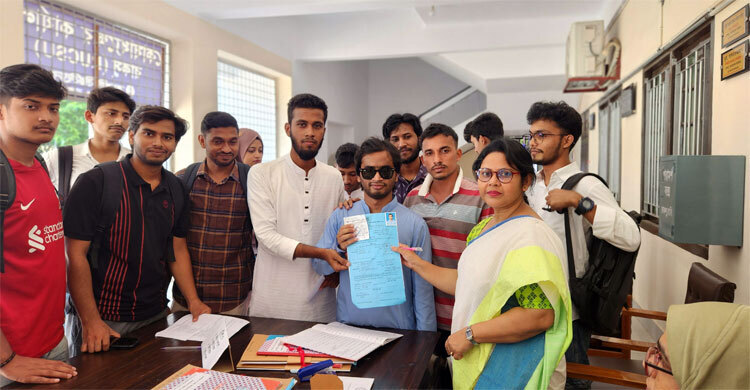 রাকসুর নির্বাচনে লড়ছেন দৃষ্টিপ্রতিবন্ধী শিক্ষার্থী নাঈম