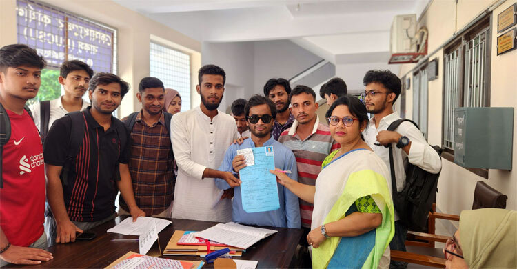 রাকসুর নির্বাচনে লড়ছেন দৃষ্টিপ্রতিবন্ধী শিক্ষার্থী নাঈম