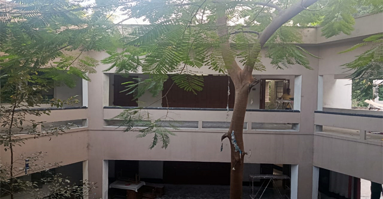 নবরূপে সাজছে রাকসু ভবন