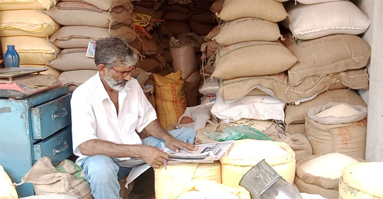 দিনাজপুরে কেজিতে ৮-১০ টাকা কমেছে চালের দাম