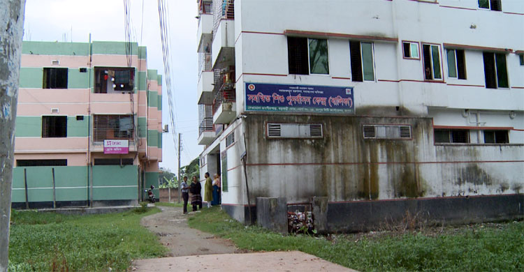 নির্যাতনের শিকার সেই কিশোরী পরিবারের জিম্মায়, এখনো নিখোঁজ ২