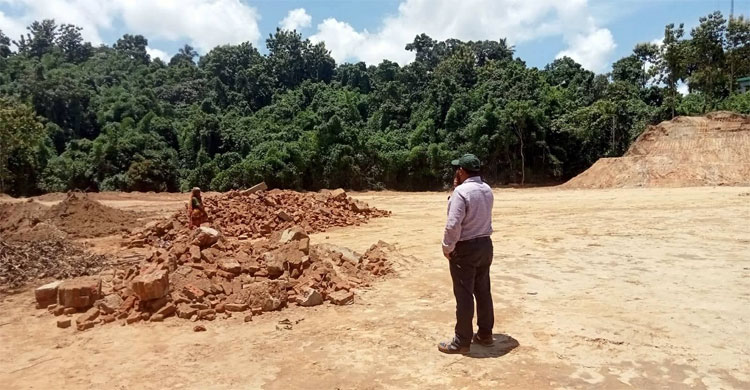 পাহাড় কাটার অভিযোগে সাবেক চেয়ারম্যানের বিরুদ্ধে মামলা