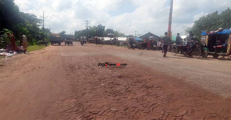 কুষ্টিয়া-ঝিনাইদহ জাতীয় মহাসড়ক এখন ‘হেরিংবন’!