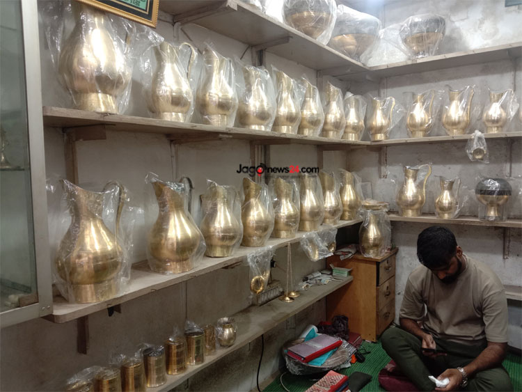 কাঁসার ব্যবসা এখন ‘অনুষ্ঠান নির্ভর’
