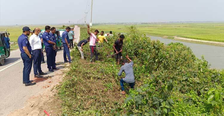 ঝোপঝাড়ে লুকিয়ে থাকে ডাকাত, পরিষ্কার হচ্ছে ৭ কিমি সড়ক