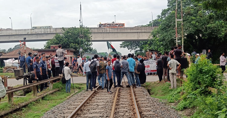 অবরোধের ৬ ঘণ্টা পর ট্রেন চালু