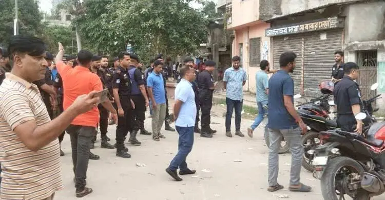 নারায়ণগঞ্জে মাদকবিরোধী অভিযানে র‌্যাবের ওপর হামলা, আহত ৩