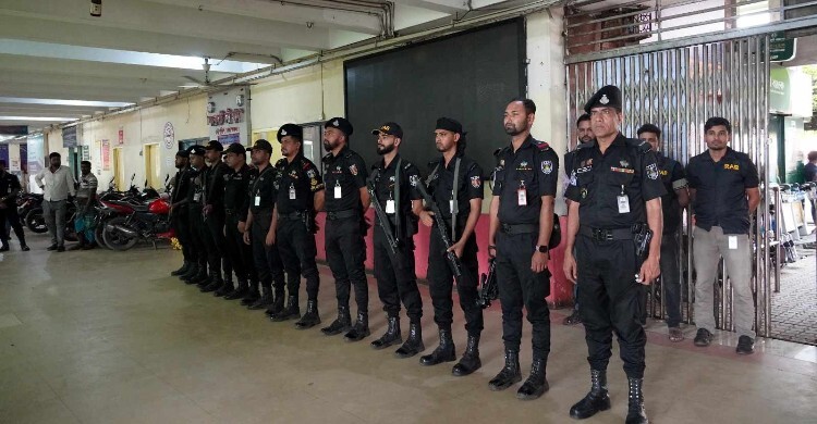 ঈদ উদযাপন নির্বিঘ্ন করতে সর্বোচ্চ সতর্কতায় র‍্যাব