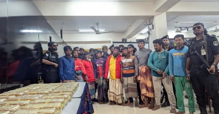 চট্টগ্রামে ট্রলার থেকে ৫ লাখ ইয়াবা উদ্ধার, আটক ৯ 