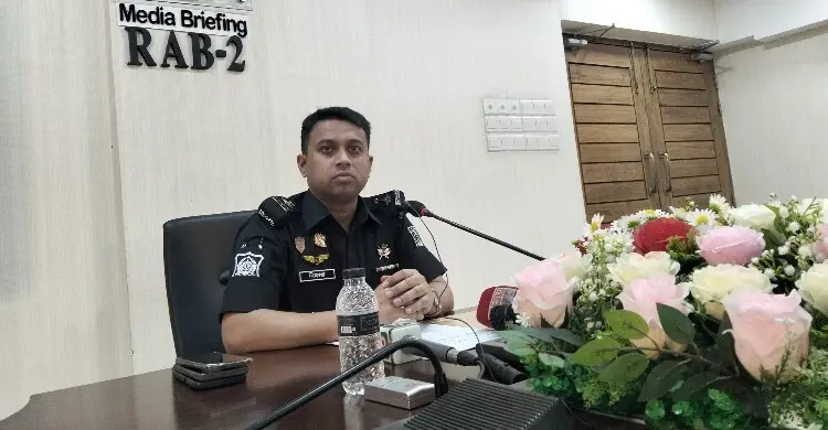 ট্র্যাকিং এড়াতে মোবাইলের যন্ত্রাংশ খুলে আলাদাভাবে বিক্রি করতো চক্রটি