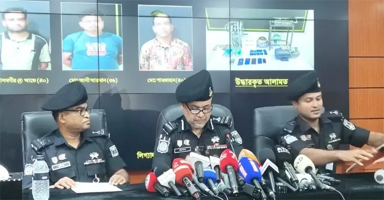 কেরানীগঞ্জে ইয়াবা তৈরির কারখানায় অভিযান, কাঁচামালসহ গ্রেফতার ৪