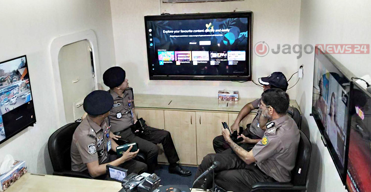 ঈদ ঘিরে কড়া নিরাপত্তা, মাঠে র&zwj;্যাব-পুলিশের টহল-চেকপোস্ট