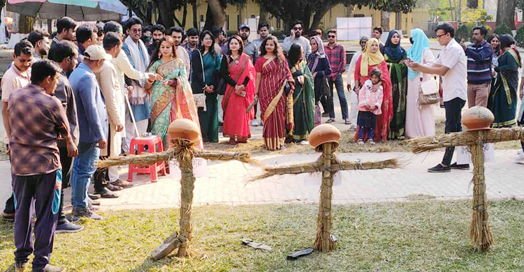 রাবিতে &lsquo;রাজাকার-আলবদর-আলশামস&rsquo; প্রতীকীতে জুতা নিক্ষেপ
