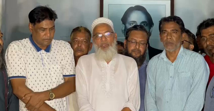 কমপ্লিট শাটডাউনে কর্মকর্তা-কর্মচারীরা, আওতামুক্ত রাকসুর কার্যক্রম