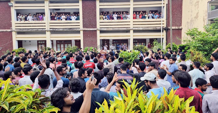 পোষ্য কোটা ইস্যুতে রাজশাহী বিশ্ববিদ্যালয়ে (রাবি) উত্তাল অবস্থা বিরাজ করছে। কোটা পুনর্বহালের দাবিতে অনশনও করছেন শিক্ষার্থীরা। তবে পরিস্থিতি আরও উত্তপ্ত হয়ে উঠেছে