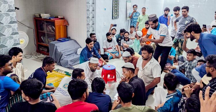 ক্যান্টিনের দুই কর্মচারীকে হল মসজিদে বিয়ে দিলেন রাবি শিক্ষার্থীরা