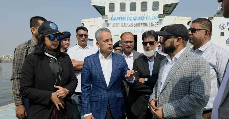 Minister orders crackdown on hoarding grains in ‘floating warehouses’