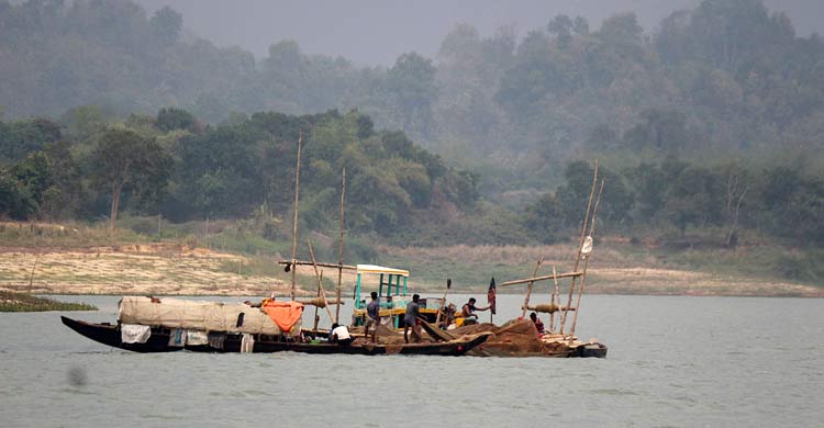 কাপ্তাই হ্রদে ৩ মাস মাছ শিকার নিষিদ্ধ