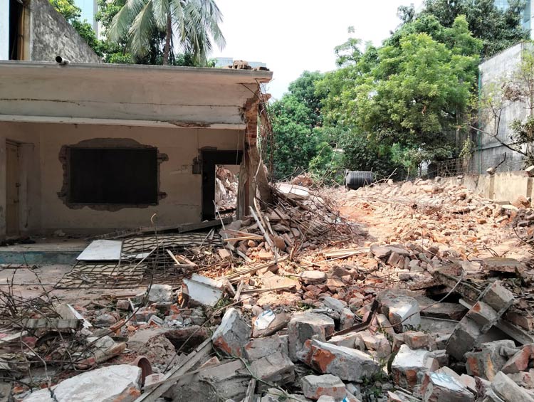 ‘যে কয়দিন বাঁচি তার স্মৃতি নিয়ে থাকতে দিক’