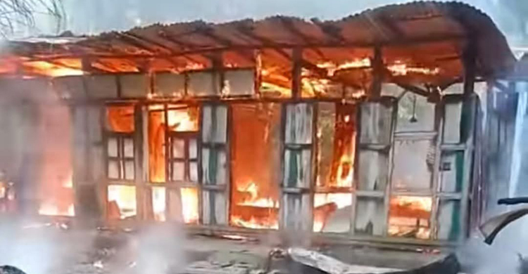 আধিপত্য বিস্তার নিয়ে খুনের পর এবার বাড়িঘরে অগ্নিসংযোগ