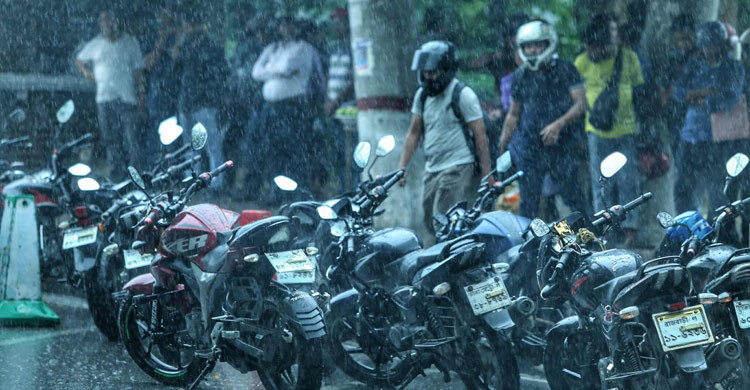 ৬ বিভাগে অতিভারী বৃষ্টির আভাস, চট্টগ্রামে ভূমিধসের আশঙ্কা