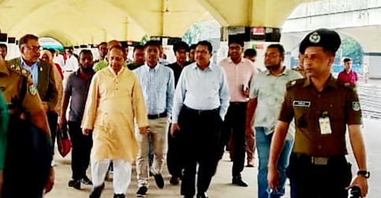 যোগাযোগ ব্যবস্থার উন্নয়নে ঢাকা-পাবনা সড়ক পরিদর্শনে ঊর্ধ্বতনরা