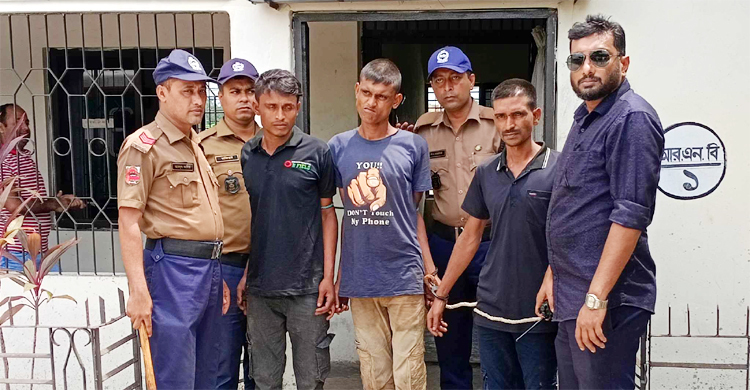 ভৈরবে রেললাইনের সিগন্যালের পিলার চুরির সময় আটক ৩