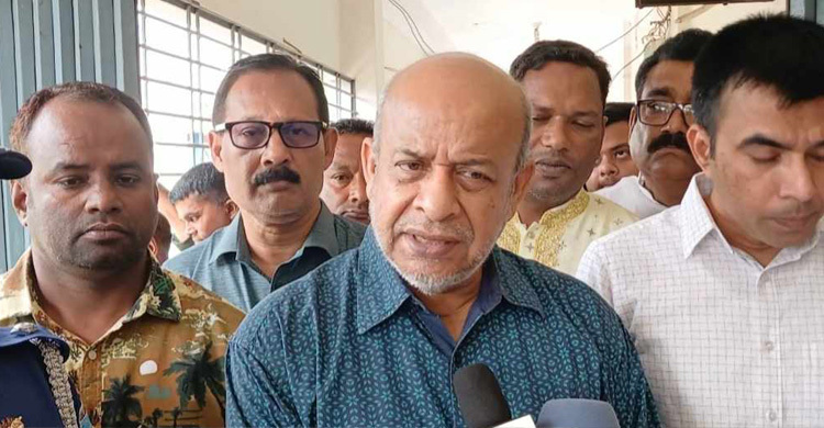 কা‌লোবাজারি বন্ধে প্রতিদিন টিকিট কেনার তালিকা নেওয়া হচ্ছে