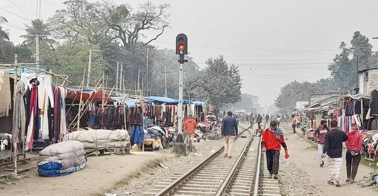 রেলওয়ের জমিতে থাকা অবৈধ স্থাপনা সরানোর নির্দেশ