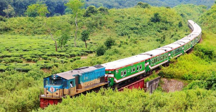 ট্রেনে ২৩ টাস্কফোর্স, ৭ দিনে জরিমানাসহ ভাড়া আদায় ১৭ লাখ টাকা