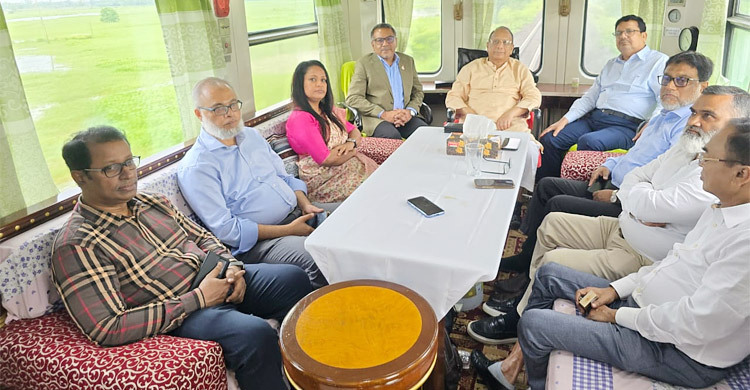 যোগাযোগ ব্যবস্থার উন্নয়নে ঢাকা-পাবনা সড়ক পরিদর্শনে ঊর্ধ্বতনরা