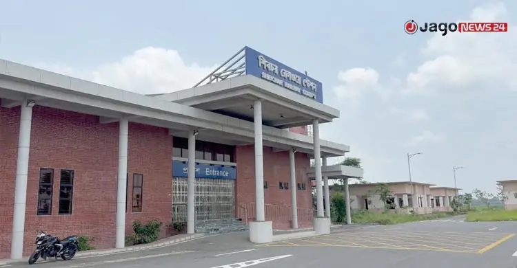 স্বপ্নের রেলপথ এখন মৃত্যুফাঁদ