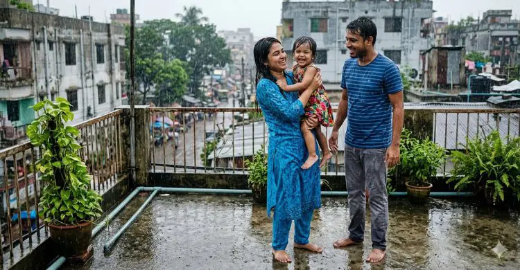 বৃষ্টিতে ভিজলে নাকি জ্বর সেরে যায়! এই ধারণা কি শুধুই কুসংস্কার