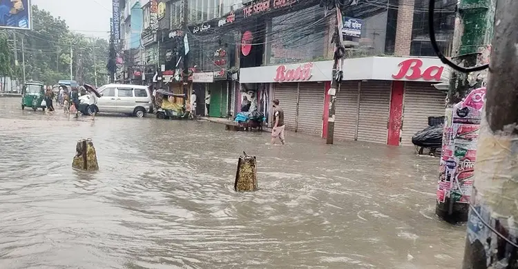 ময়মনসিংহে রেকর্ড বৃষ্টিপাত, নগরীতে জলাবদ্ধতায় দুর্ভোগ চরমে