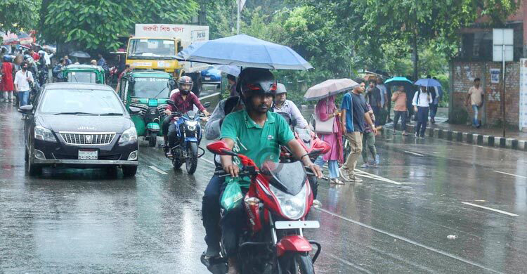 ঢাকায় ঝিরিঝিরি বৃষ্টি, কমবে কখন জানালো আবহাওয়া অফিস