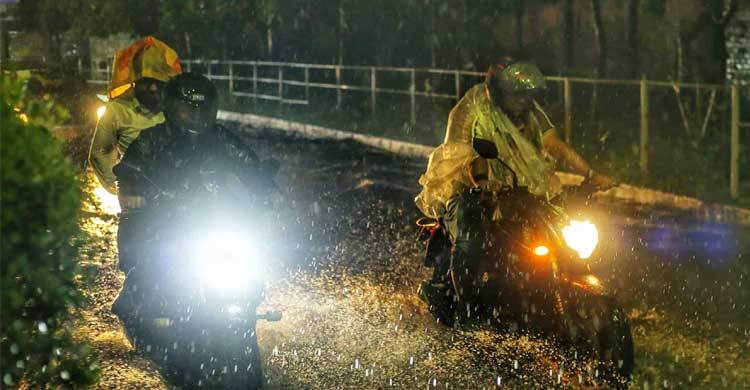 ঢাকায় সন্ধ্যা থেকে বৃষ্টি, জনদুর্ভোগ