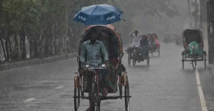 দুপুরের মধ্যে ১৩ অঞ্চলে ঝড়-বৃষ্টি হতে পারে