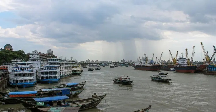 ১৮ অঞ্চলে ঝড় ও বজ্রসহ বৃষ্টি হতে পারে